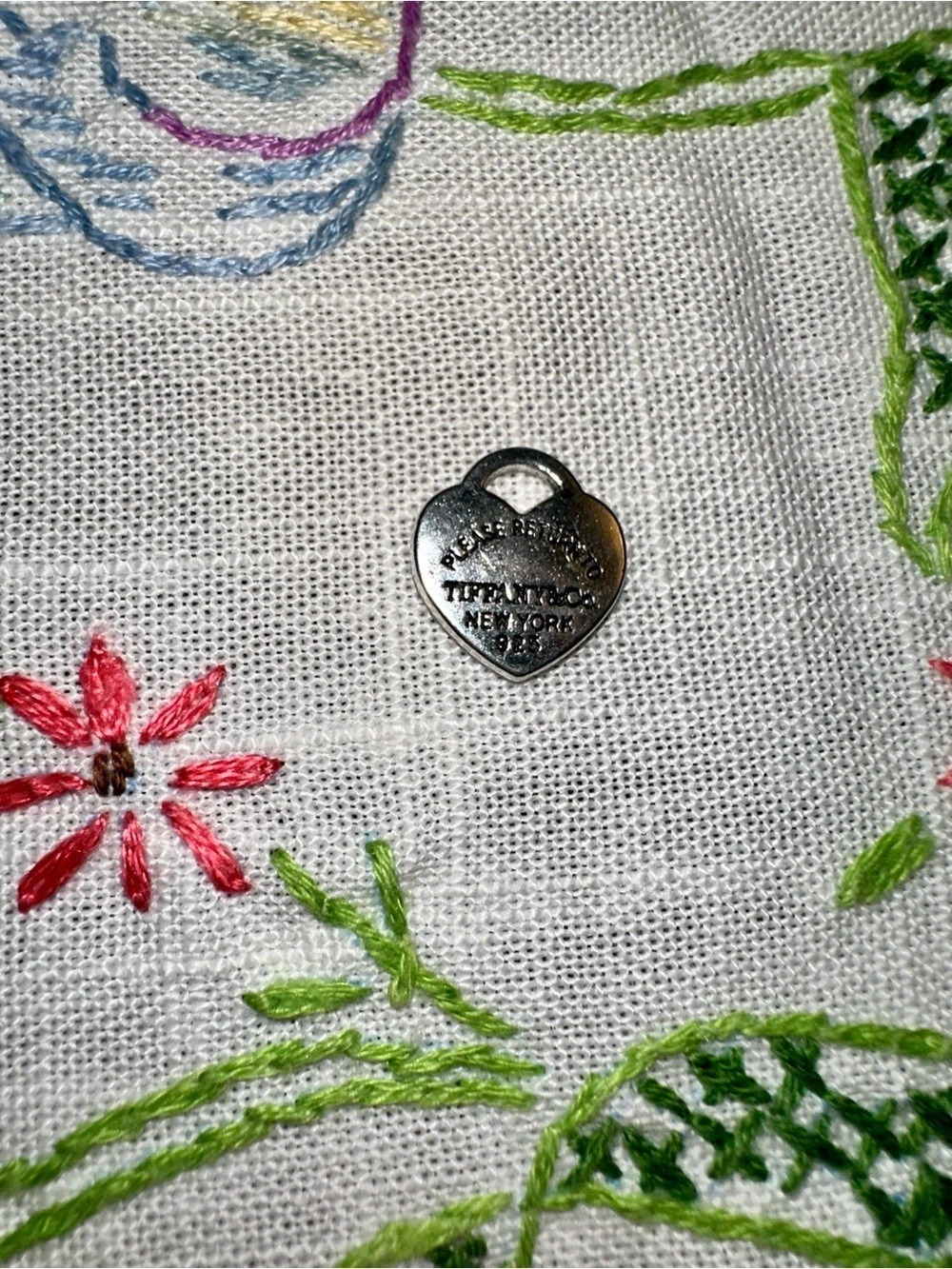 Tiffany & Co. Return to Tiffany Heart Tag Charm. Silver Heart Charm - Picture 6 of 7